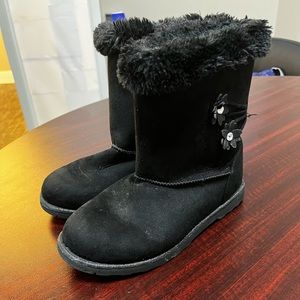 Girls size 3 boots. Super cute. Black.